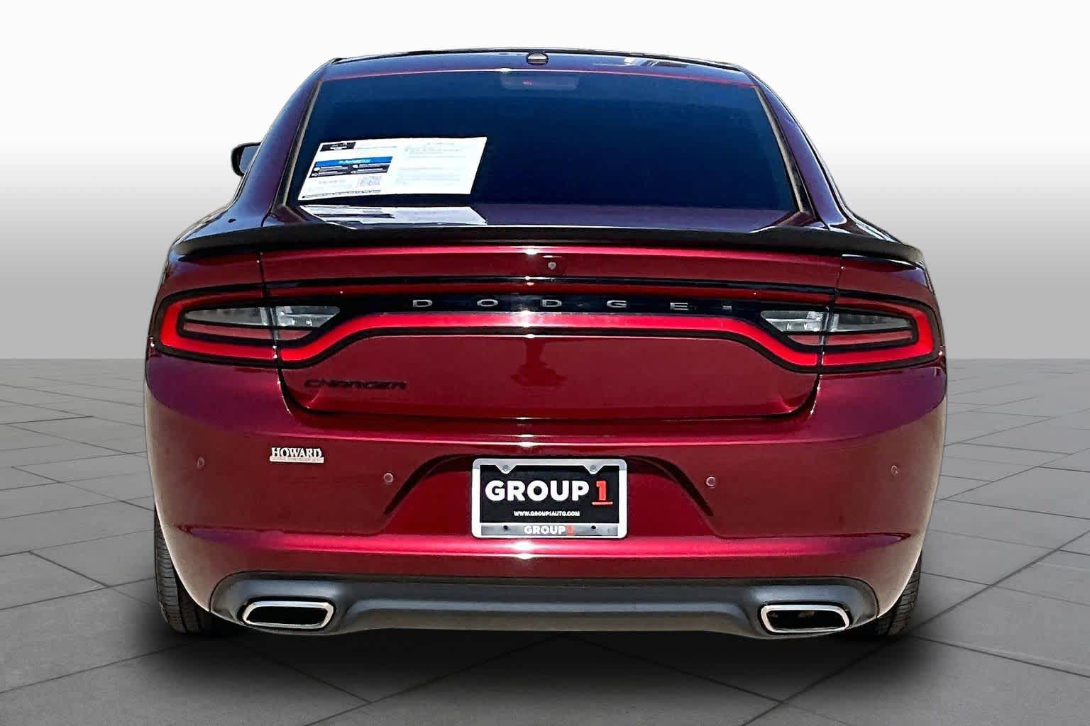 Used 2020 Dodge Charger SXT w/ Blacktop Package RWD image 5