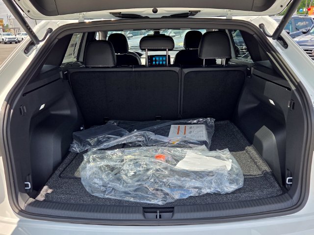 New 2026 Volkswagen Atlas Cross Sport SE FWD image 12