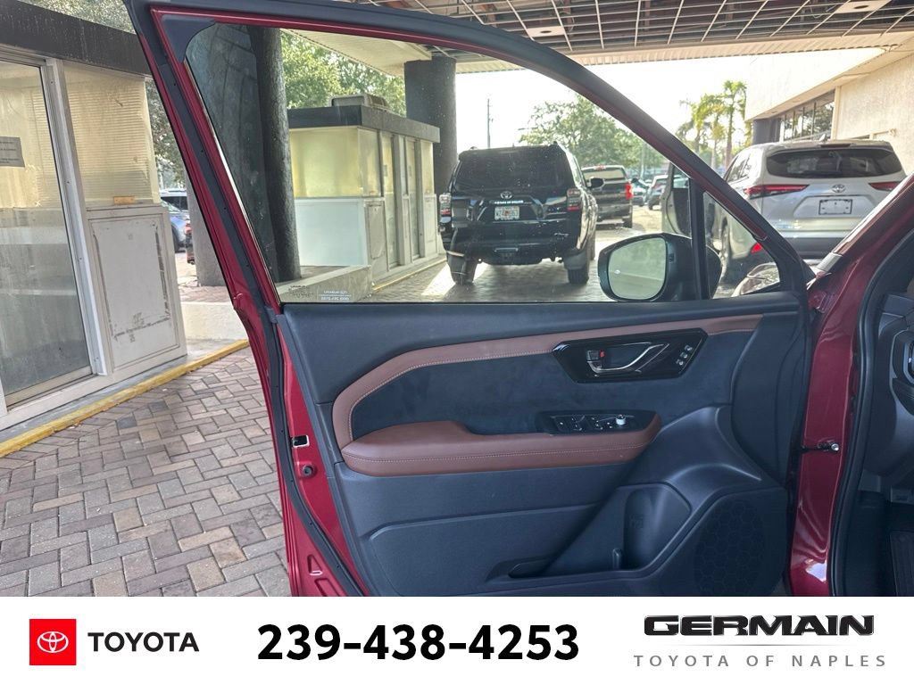 Used 2025 Subaru Forester Touring AWD/4WD image 14