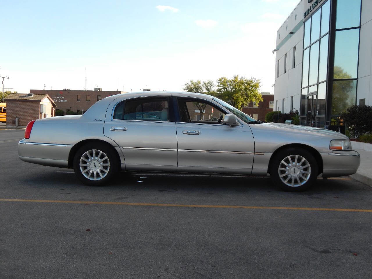 Used 2007 Lincoln Town Car Signature image 20