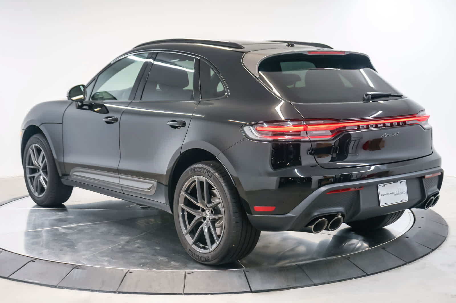 Certified 2026 Porsche Macan Turbo AWD/4WD image 3
