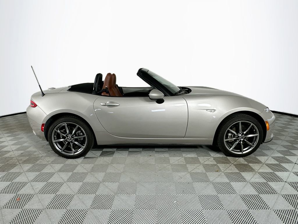 Used 2023 MAZDA MX-5 Miata Grand Touring RWD image 8