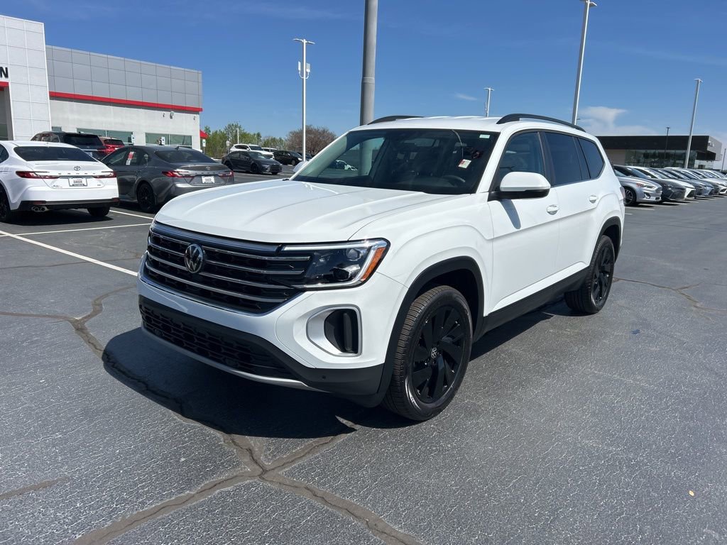 Used 2025 Volkswagen Atlas SE image 1