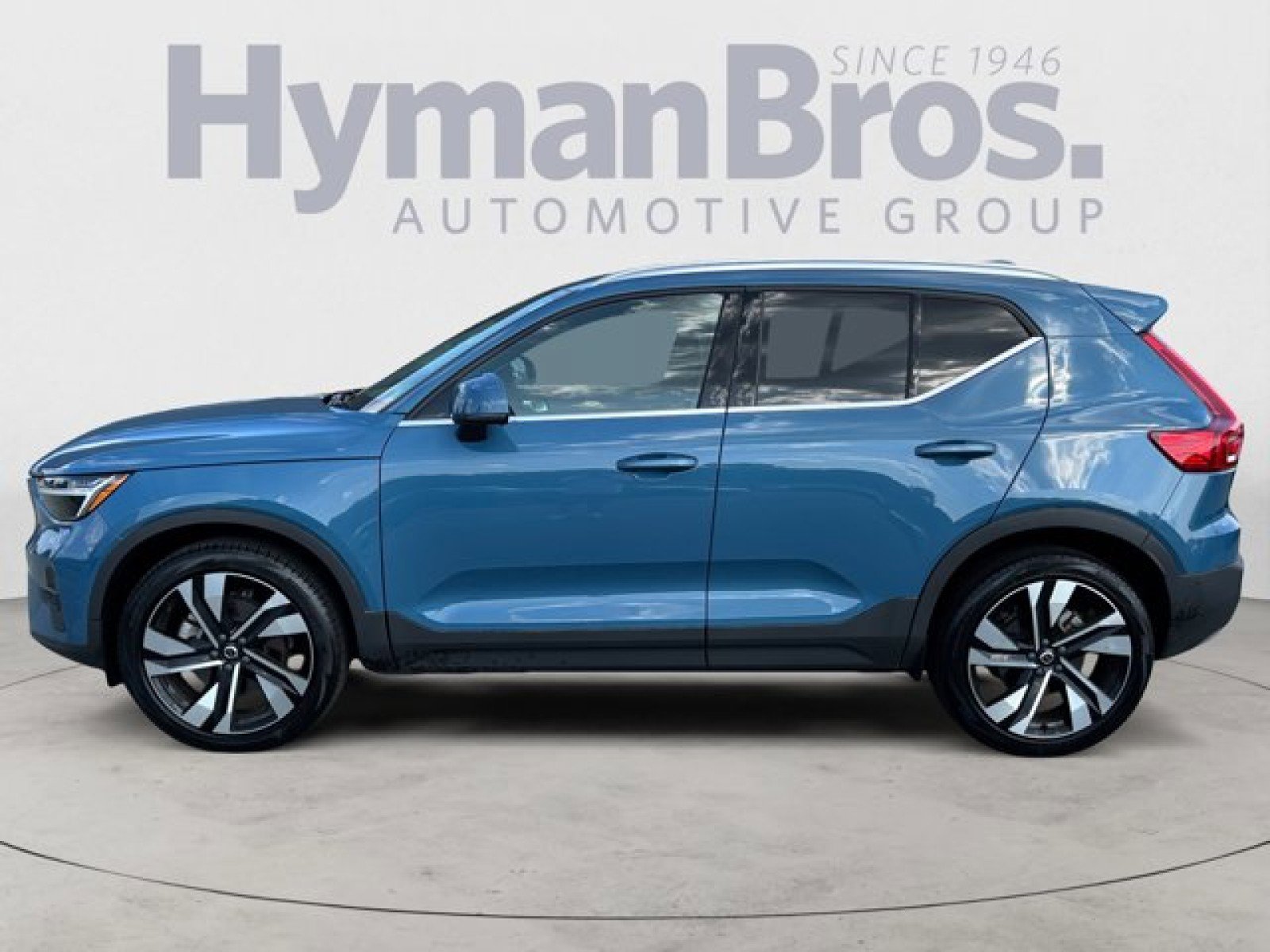 Used 2023 Volvo XC40 B5 Plus w/ Driver Assist Package image 6