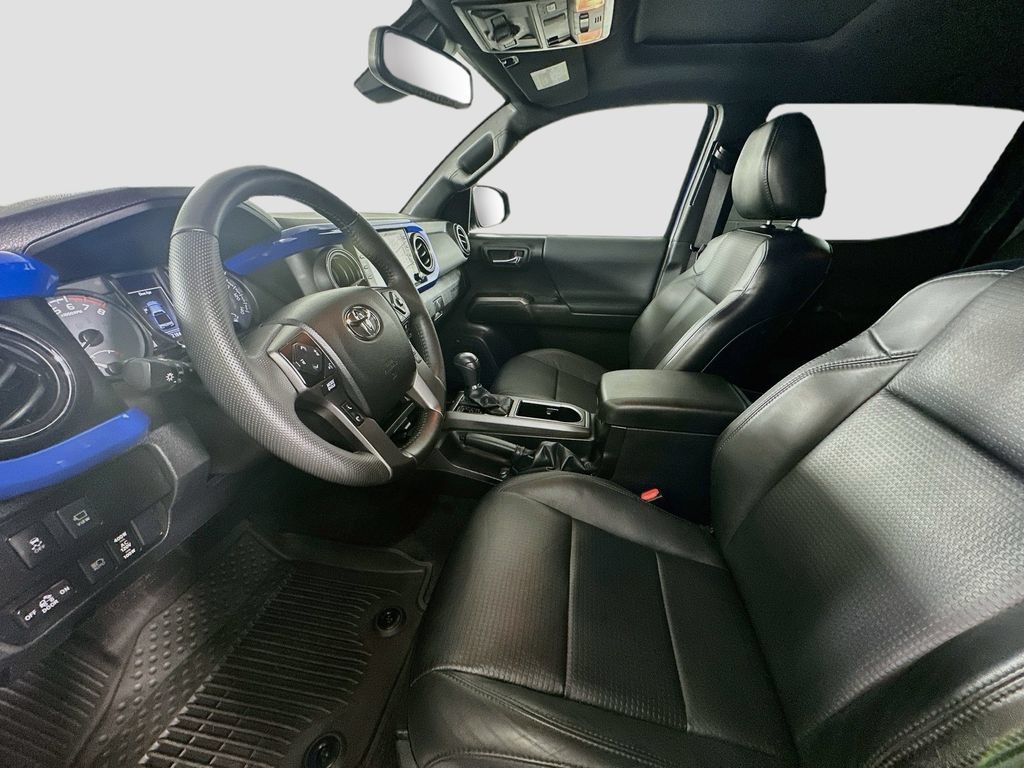 Used 2022 Toyota Tacoma TRD Off-Road w/ TRD Premium Off Road Package AWD/4WD image 19