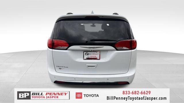 Used 2017 Chrysler Pacifica Touring-L w/ Tire & Wheel Group image 4