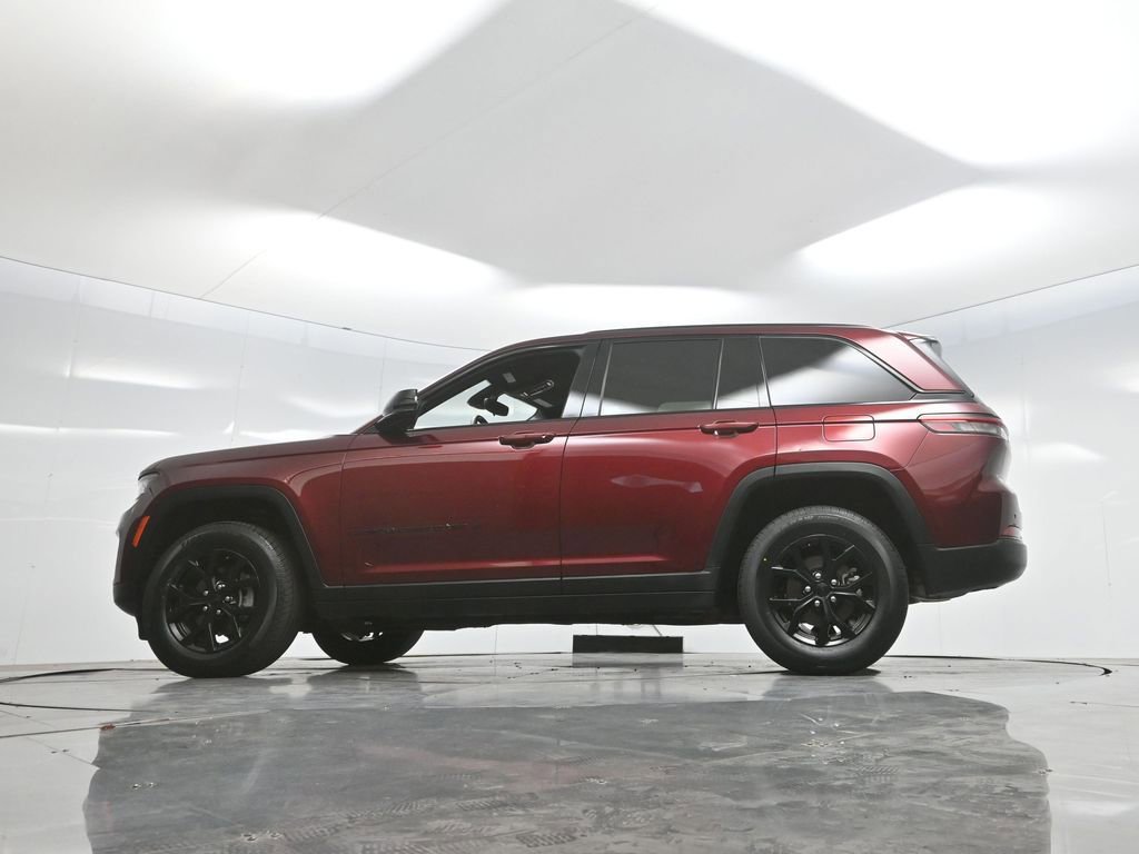 Used 2024 Jeep Grand Cherokee Altitude image 54