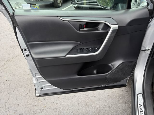Used 2025 Toyota RAV4 LE AWD/4WD image 14