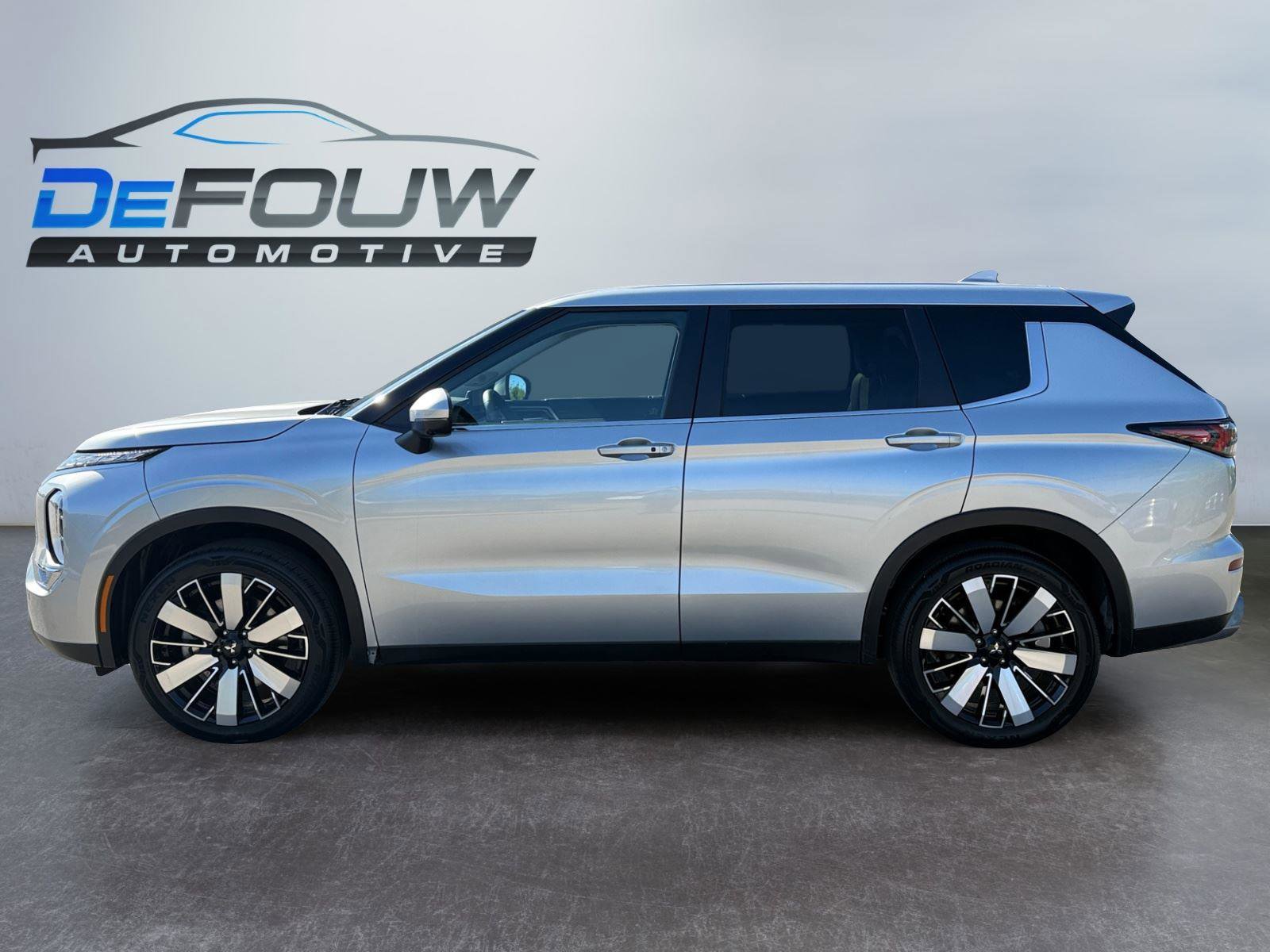 Used 2025 Mitsubishi Outlander SE FWD image 6