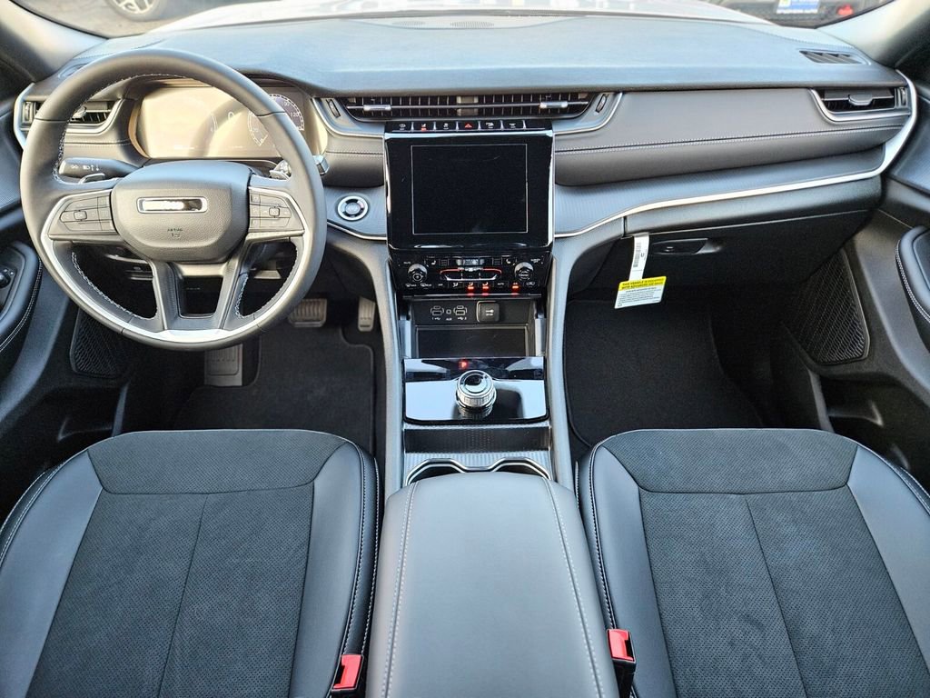 New 2025 Jeep Grand Cherokee Altitude image 12