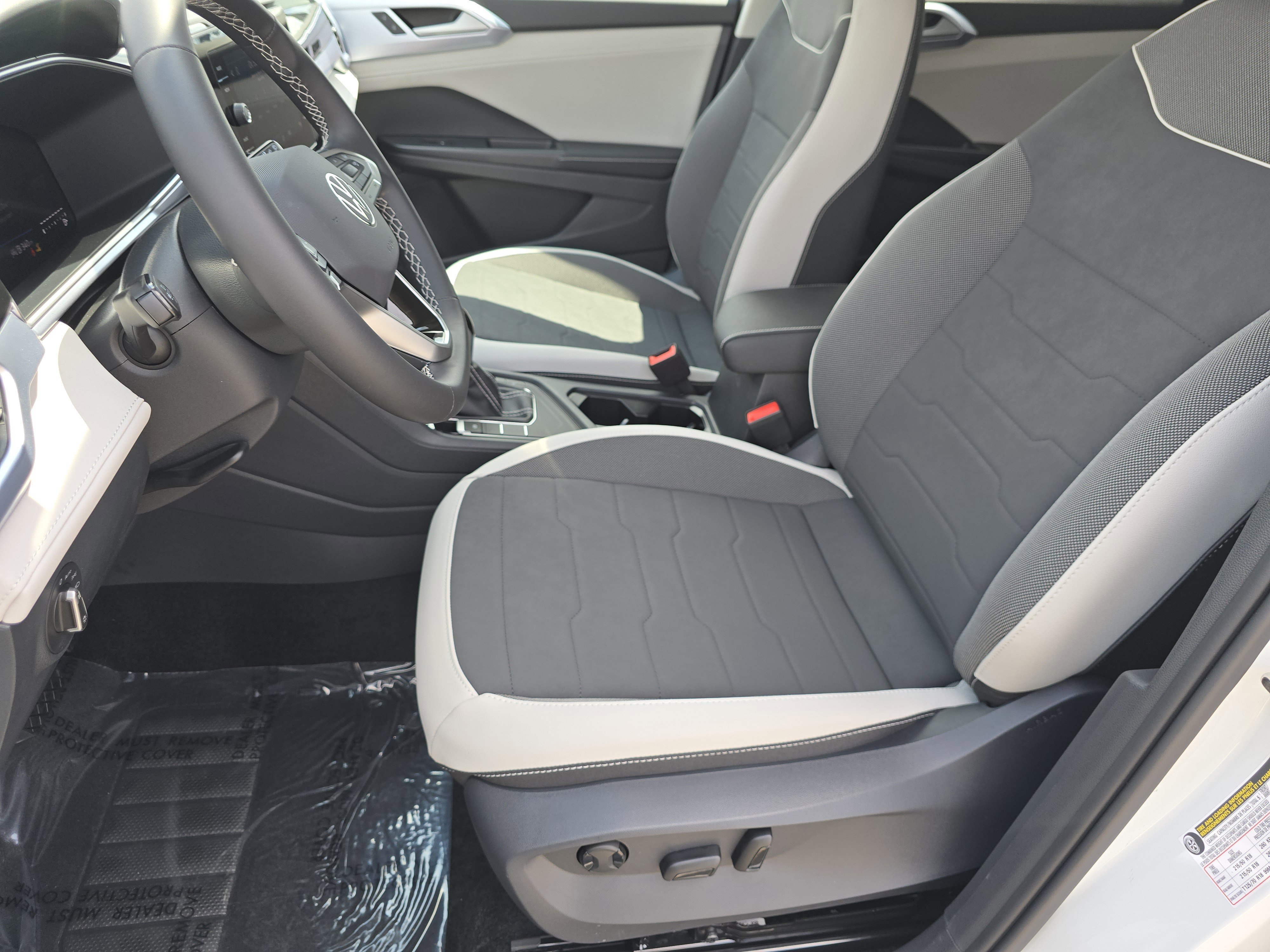 New 2025 Volkswagen Taos SE image 16