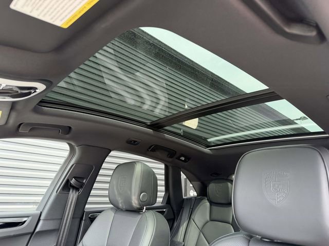 Used 2025 Porsche Macan image 19