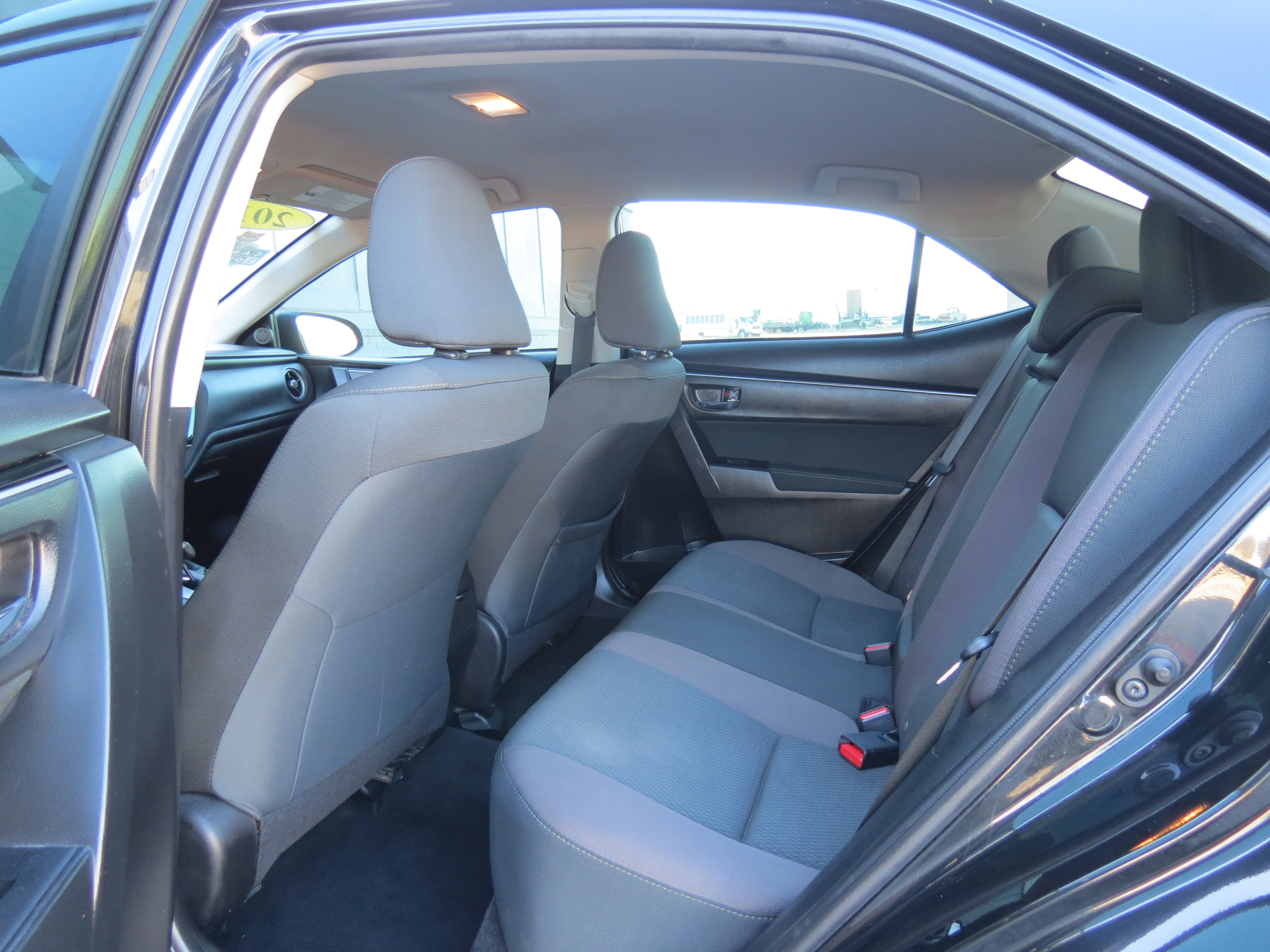Used 2017 Toyota Corolla LE FWD image 28