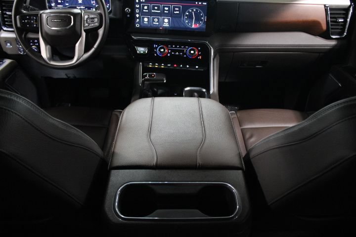 Used 2023 GMC Sierra 1500 Denali w/ Denali Reserve Package AWD/4WD image 34