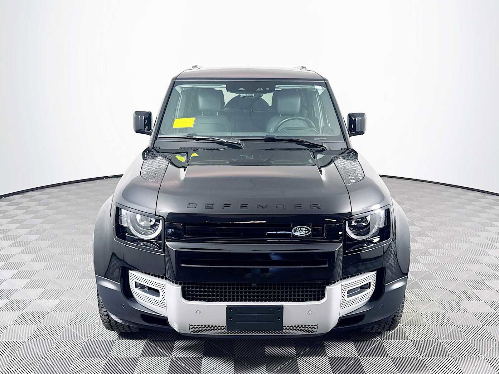 Used 2025 Land Rover Defender 110 S image 2