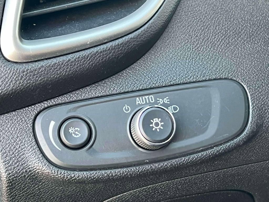 Used 2019 Chevrolet Trax LT w/ LT Convenience Package FWD image 22