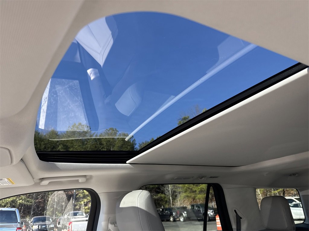 Used 2025 Ford Expedition Active image 26