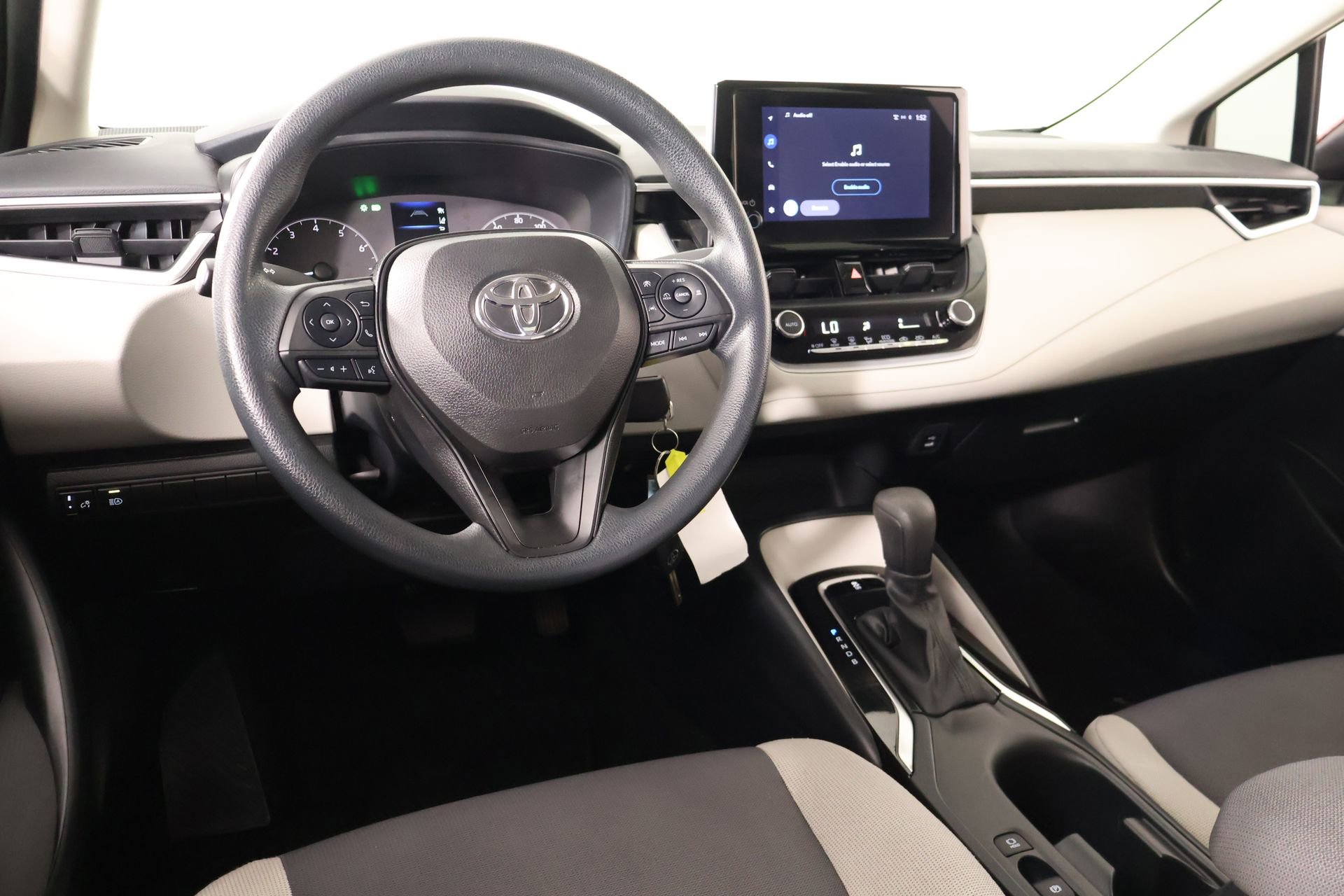Used 2023 Toyota Corolla LE FWD image 2