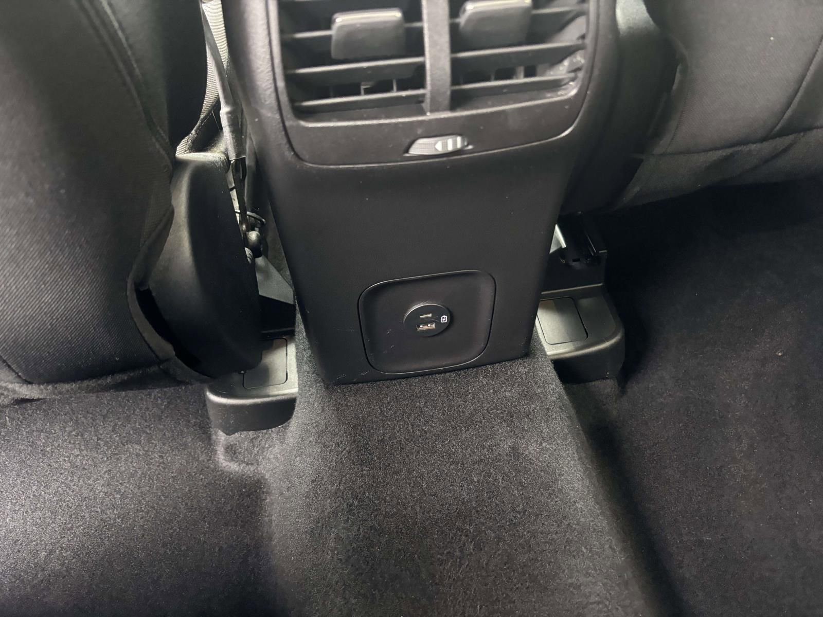 Used 2022 Ford Escape SE w/ SE Sport Appearance Package image 34