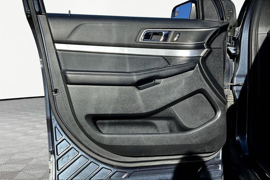 Used 2017 Ford Explorer XLT w/ Equipment Group 201A image 18
