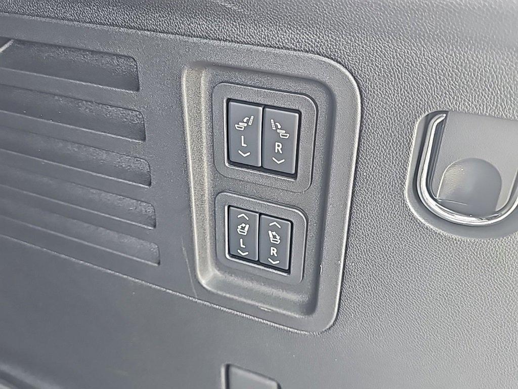 Used 2025 Buick Enclave Avenir w/ Super Cruise Package image 7