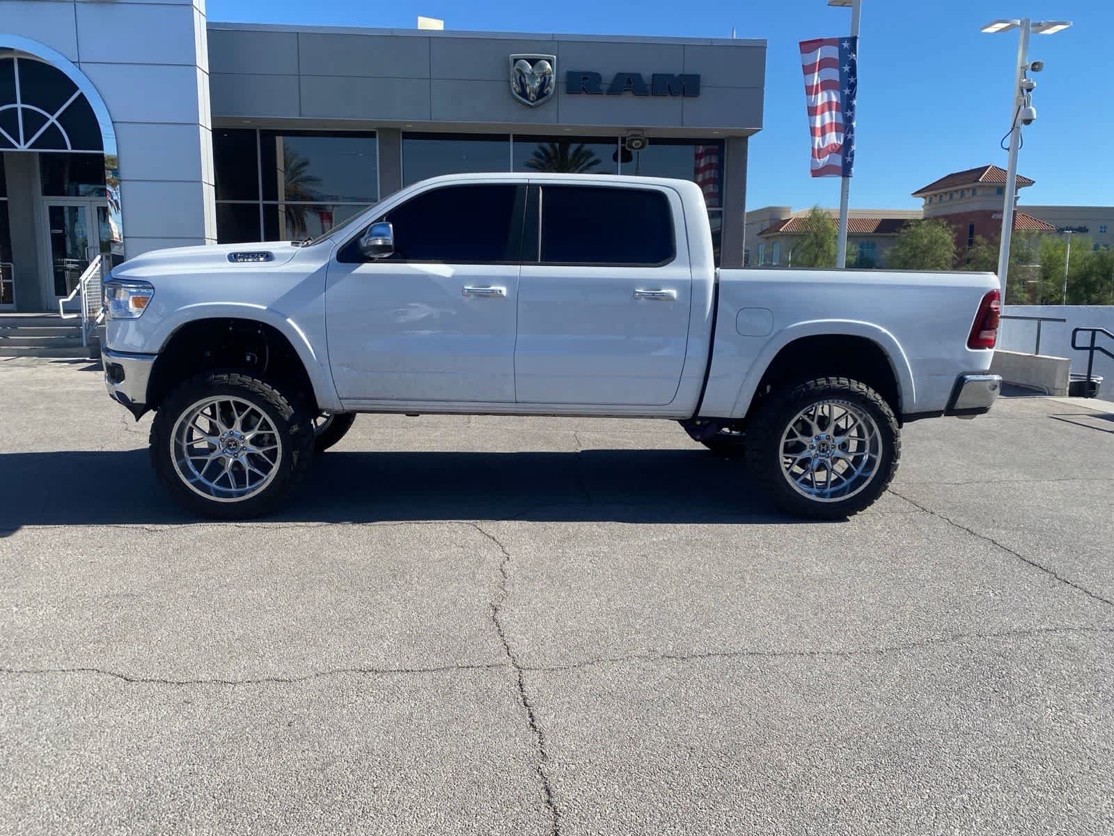 Used 2022 RAM 1500 Laramie AWD/4WD image 9