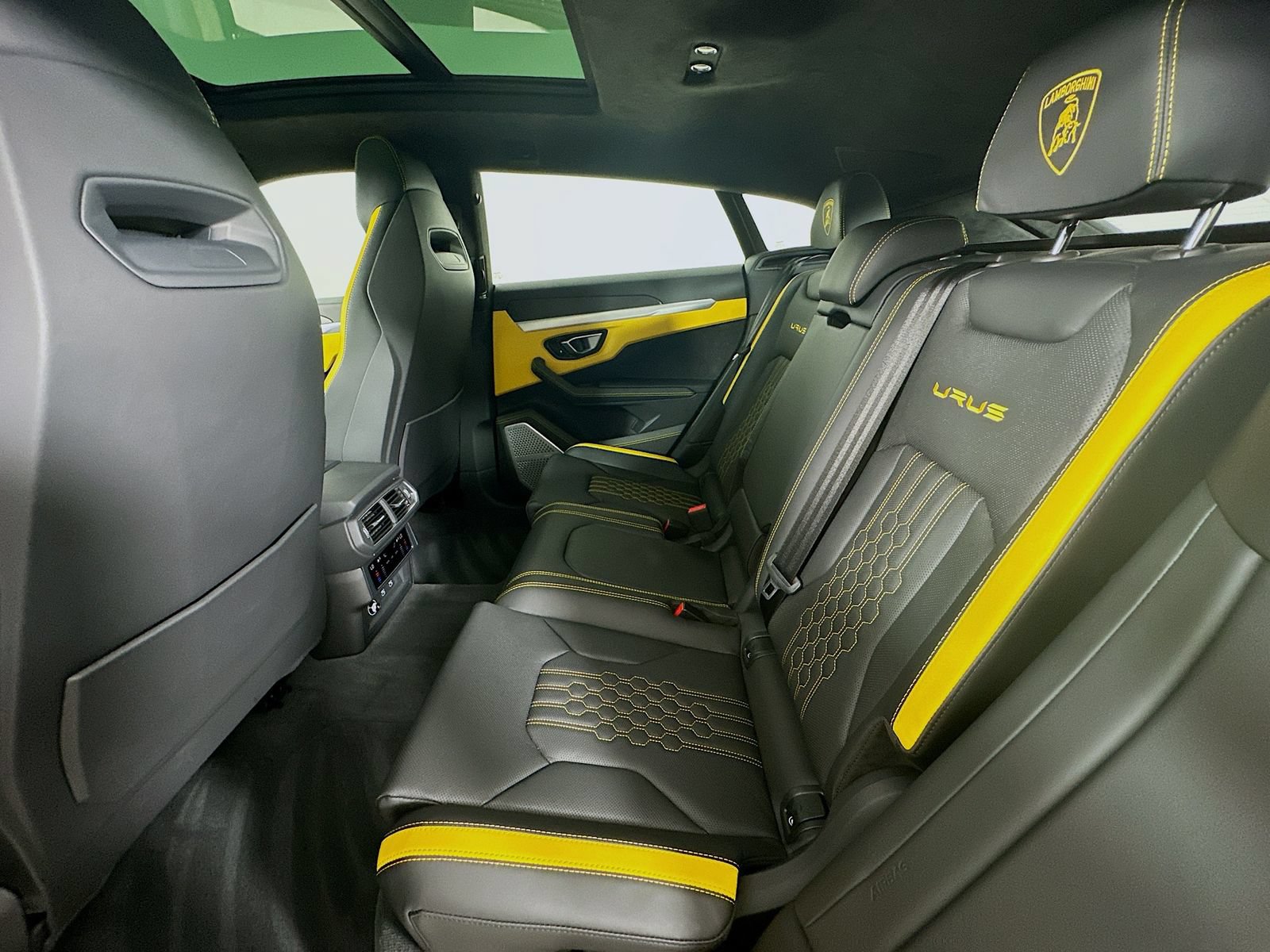 Used 2024 Lamborghini Urus S AWD/4WD image 39