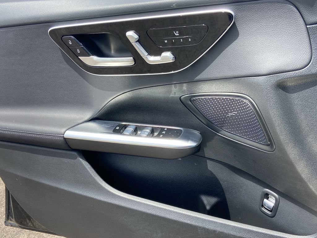Used 2025 Mercedes-Benz C 300 Sedan image 18