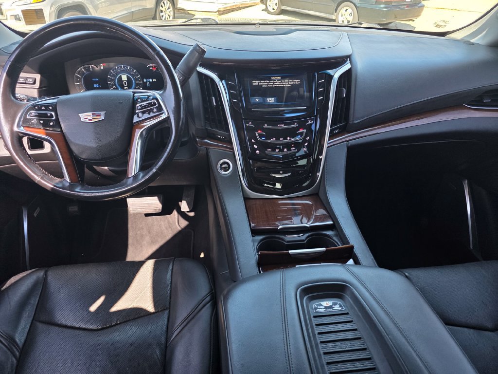 Used 2020 Cadillac Escalade Luxury RWD image 16