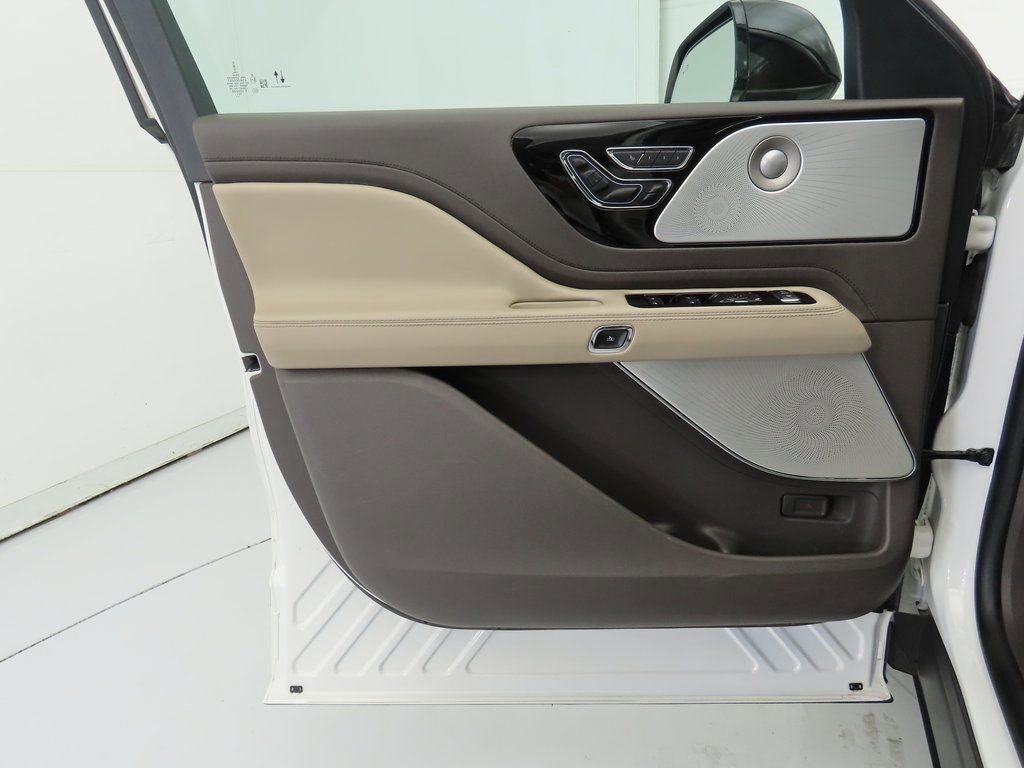 Used 2023 Lincoln Aviator Reserve w/ Equipment Group 201A image 23