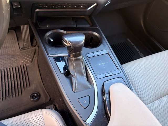 Used 2019 Lexus UX 200 w/ Premium Package FWD image 11
