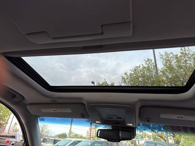 Used 2018 Chevrolet Suburban LT w/ LT Signature Package AWD/4WD image 14