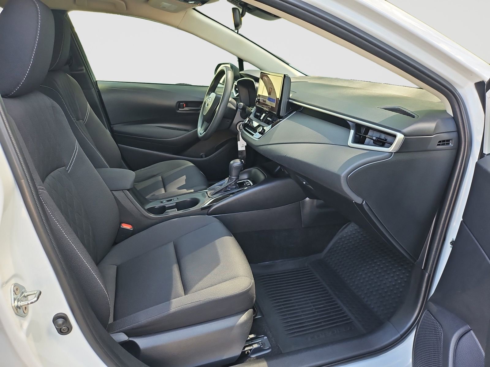 Used 2024 Toyota Corolla LE FWD image 11