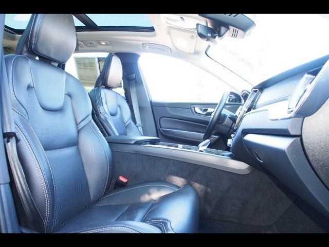Used 2022 Volvo XC60 B5 Inscription w/ Protection Package Premier FWD image 11