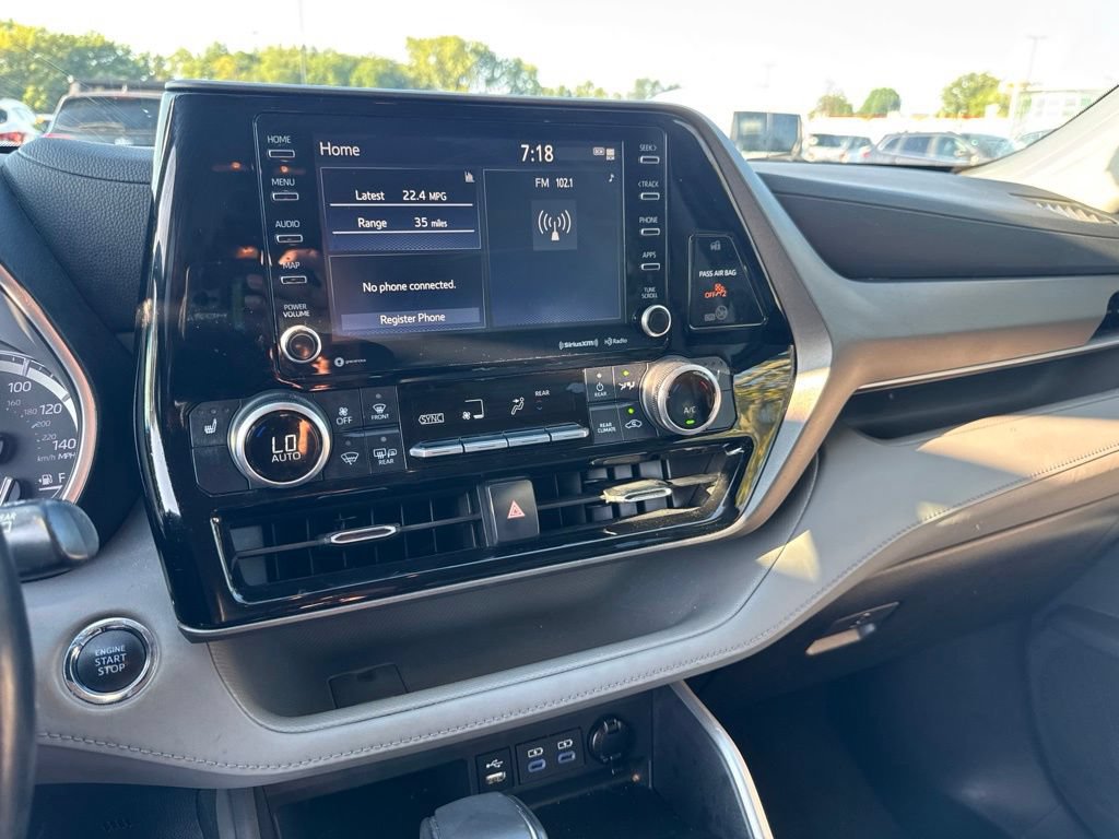Used 2022 Toyota Highlander XLE AWD/4WD image 8