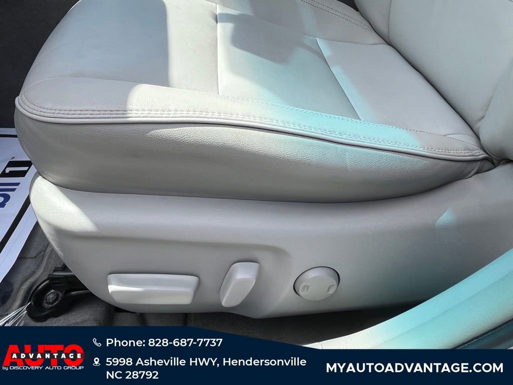 Used 2015 Toyota Camry XLE w/ Moonroof Package FWD image 26