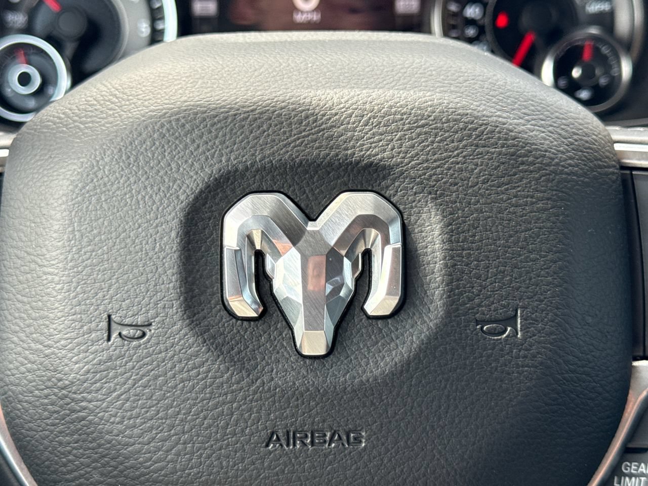 Used 2019 RAM 1500 Laramie AWD/4WD image 31