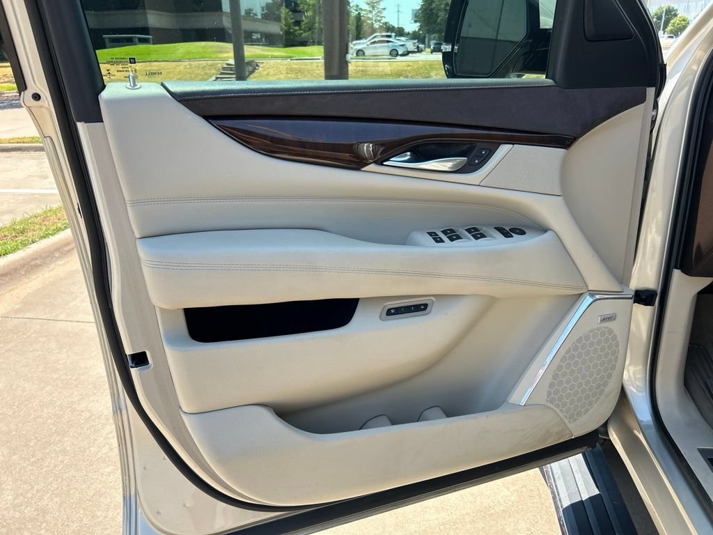 Used 2017 Cadillac Escalade Premium Luxury AWD/4WD image 14