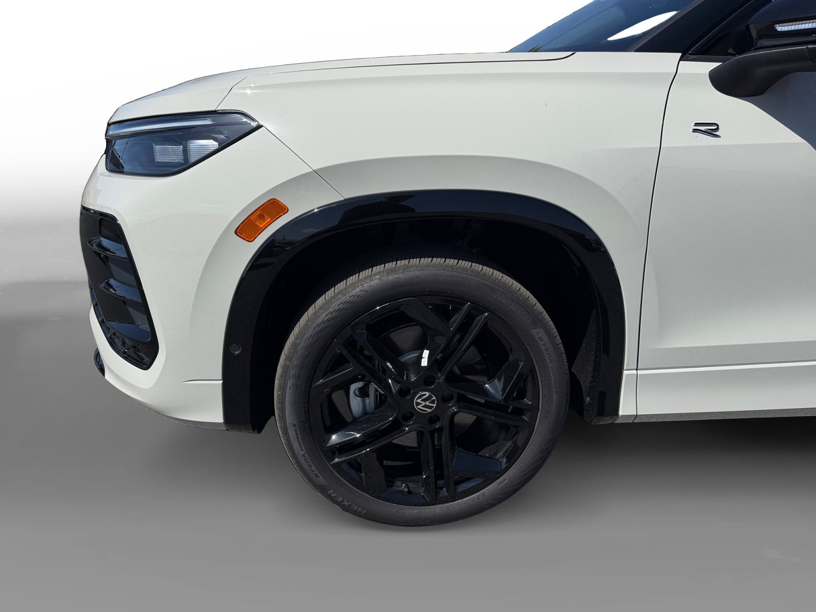 New 2026 Volkswagen Tiguan SE R-Line AWD/4WD image 9