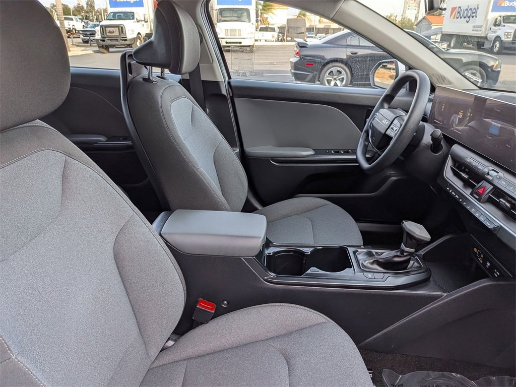 Used 2025 Kia K4 LXS image 28