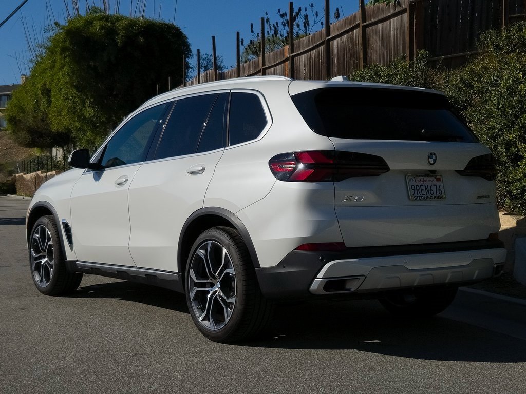 Used 2025 BMW X5 sDrive40i w/ Parking Assistance Package image 29