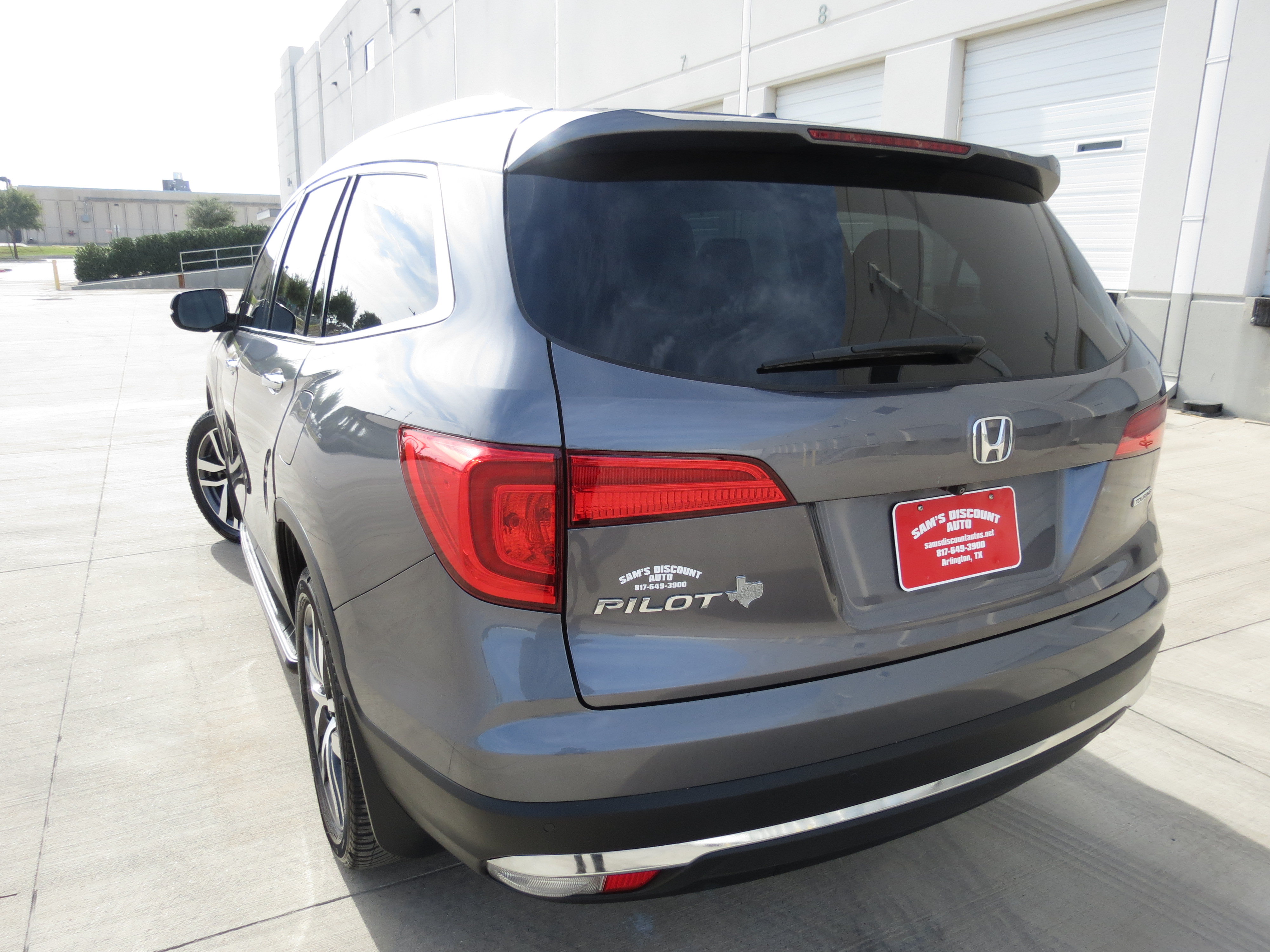 Used 2016 Honda Pilot Touring image 3