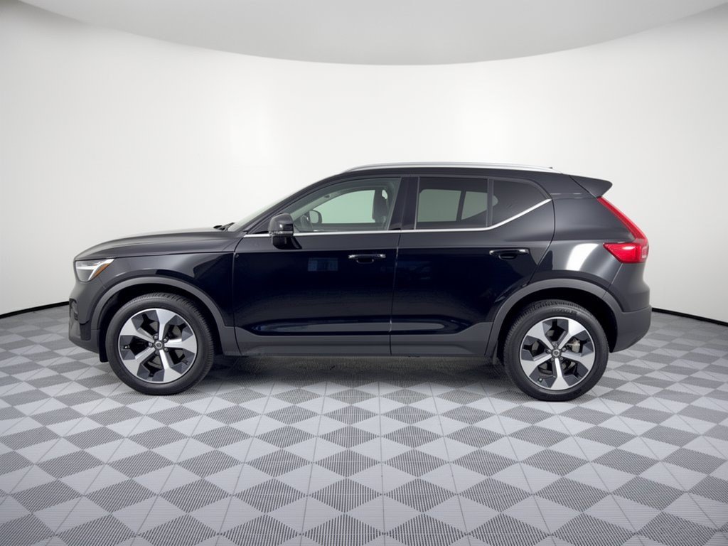 Used 2025 Volvo XC40 B5 Core w/ Protection Package Premier AWD/4WD image 2