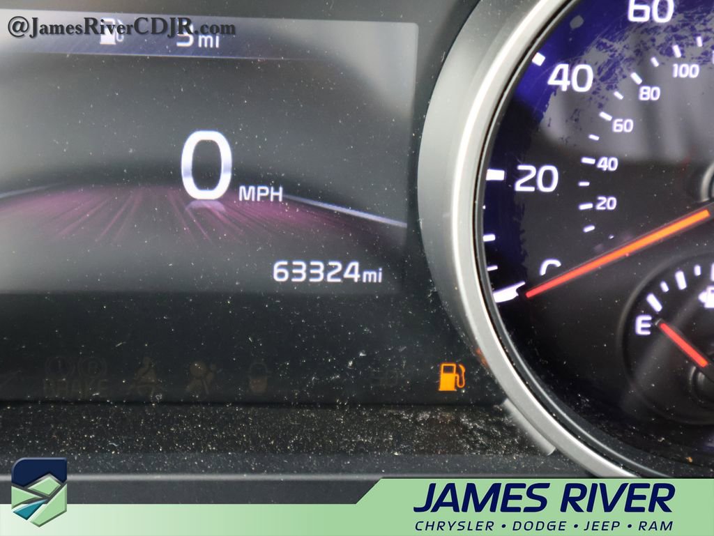 Used 2023 Kia Carnival LX image 28