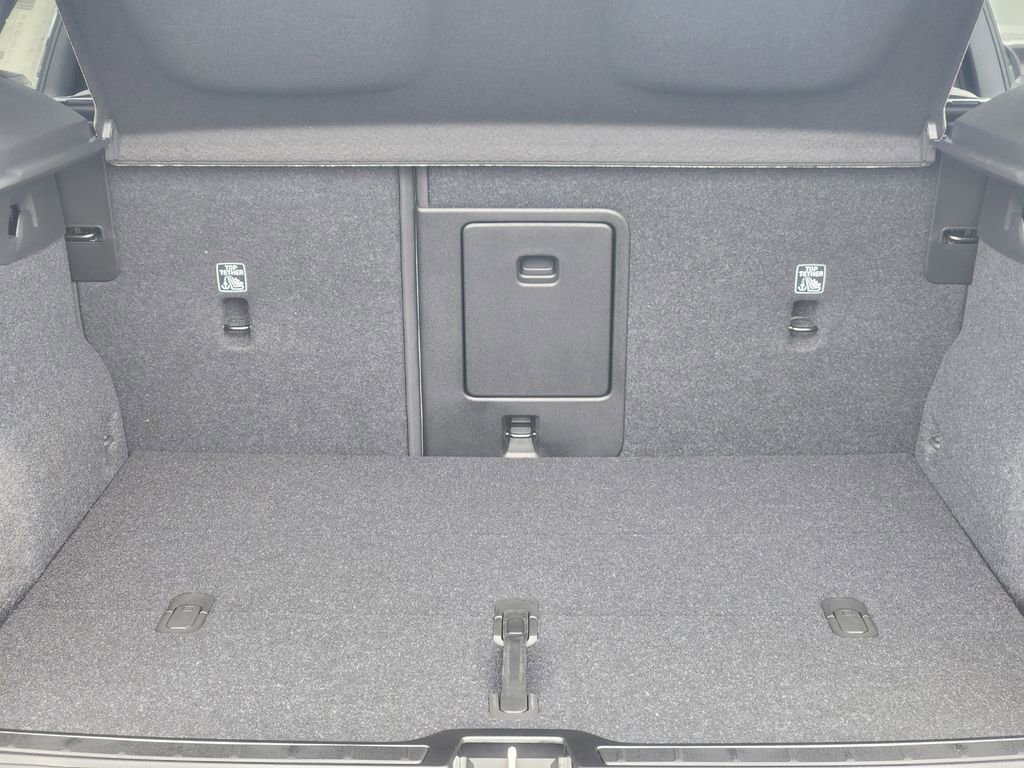 New 2026 Volvo XC40 B5 Plus w/ Protection Package Premier image 21