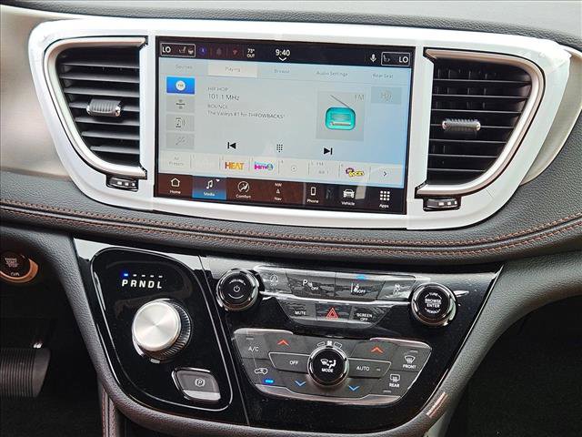 New 2026 Chrysler Pacifica Pinnacle image 13