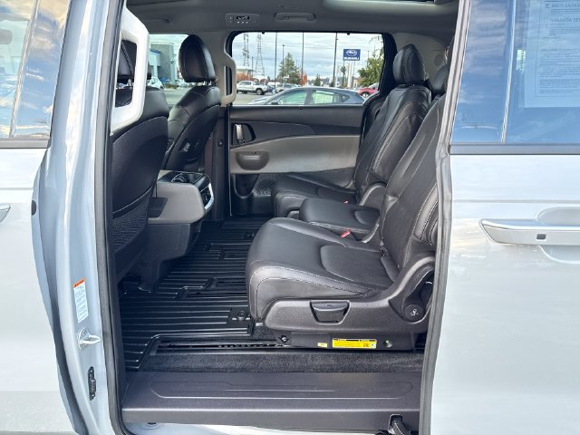 Used 2026 Kia Carnival SX FWD image 14