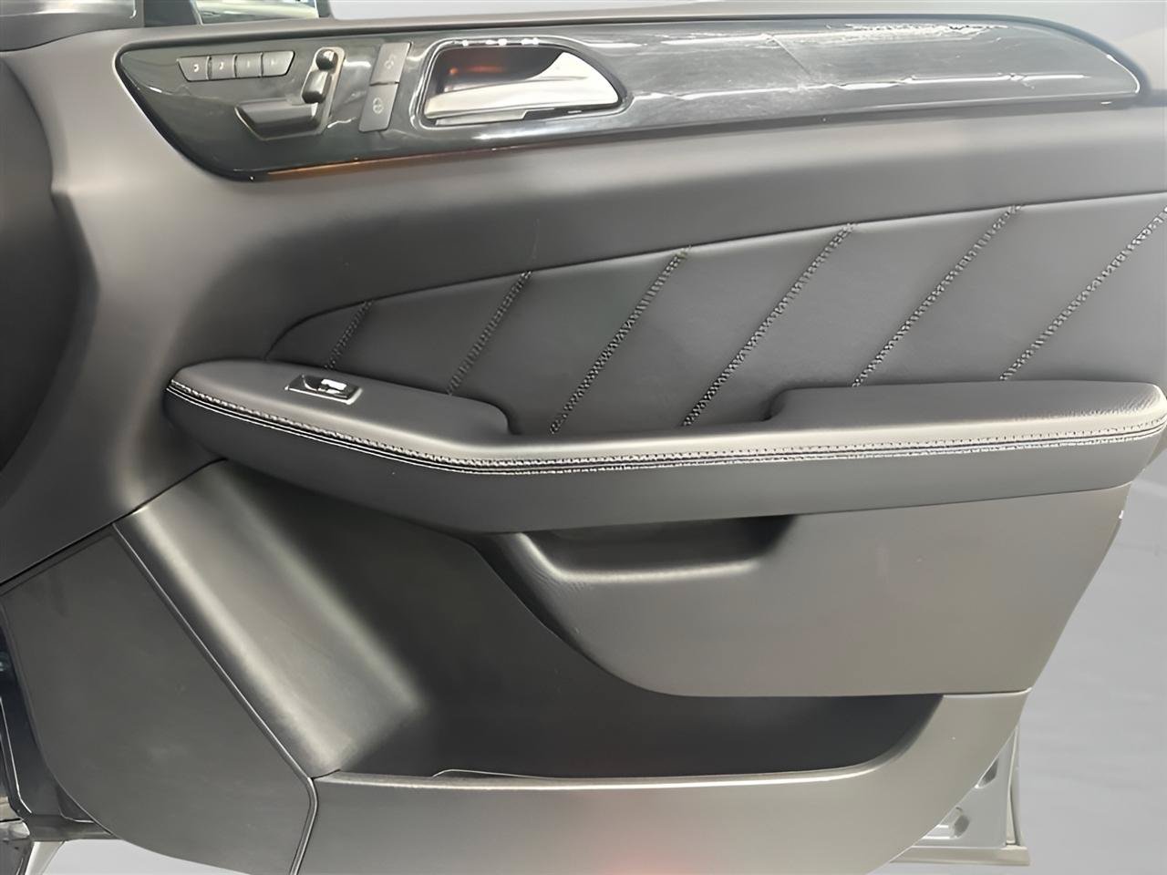 Used 2016 Mercedes-Benz GL 320 BlueTEC 4MATIC image 15