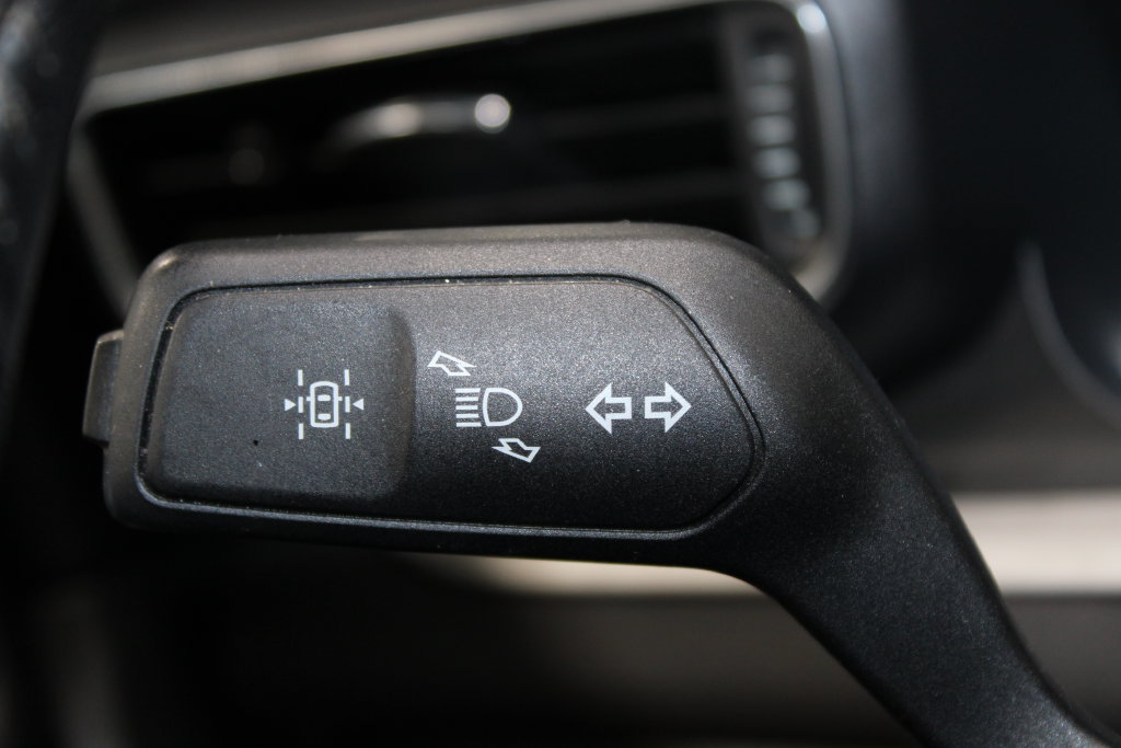 Used 2023 Ford Explorer XLT w/ Equipment Group 202A RWD image 19