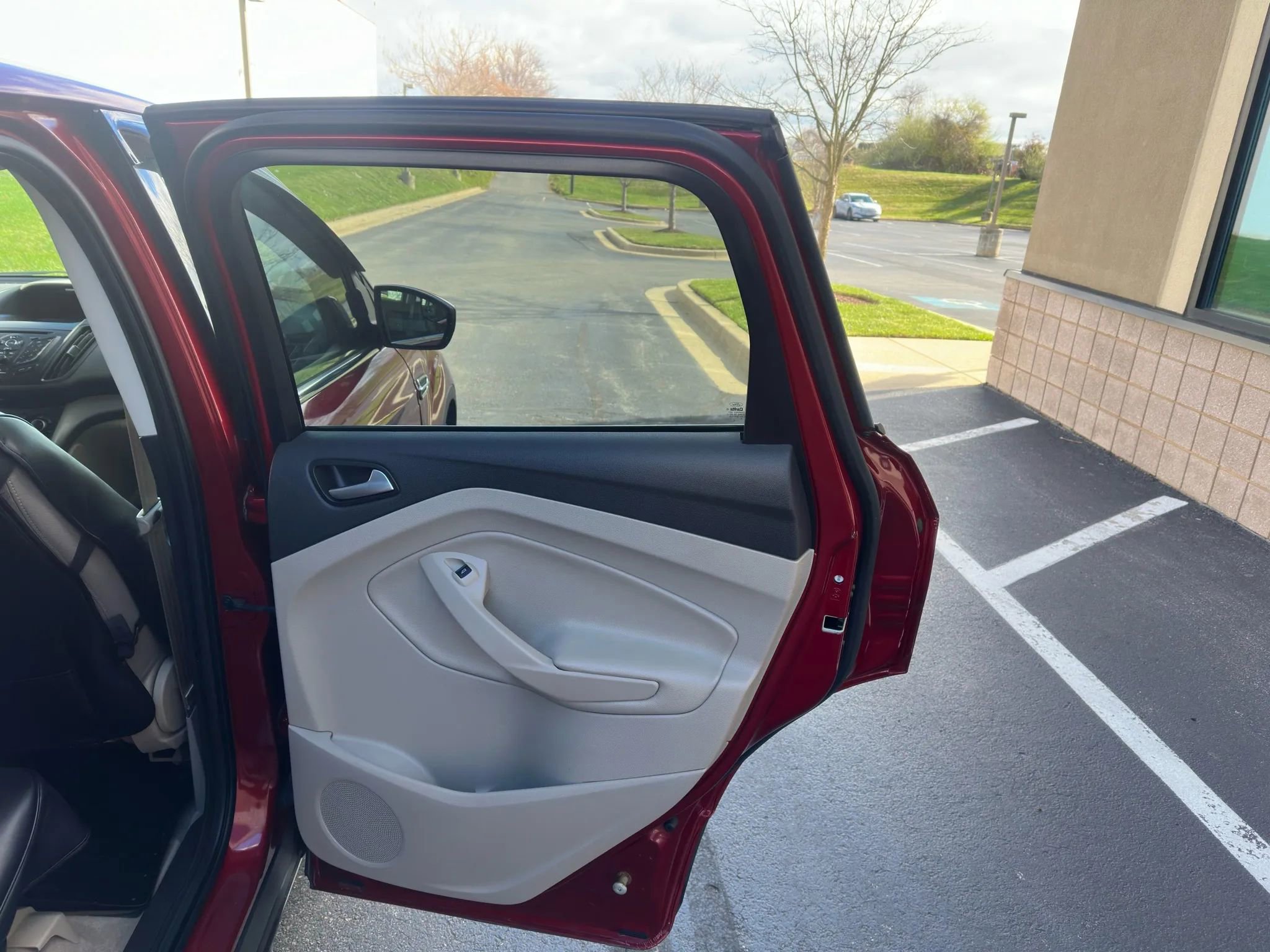 Used 2015 Ford Escape SE image 17